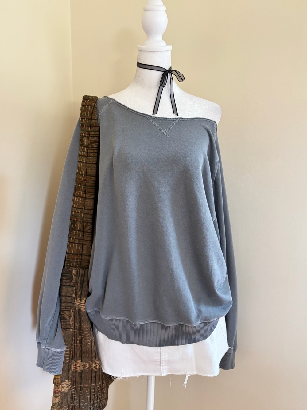 American Eagle vintage style cozy slouchy off shoulder gray sweatshirt grunge XL